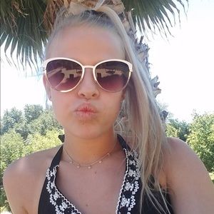 Meet your Posher, Trinity